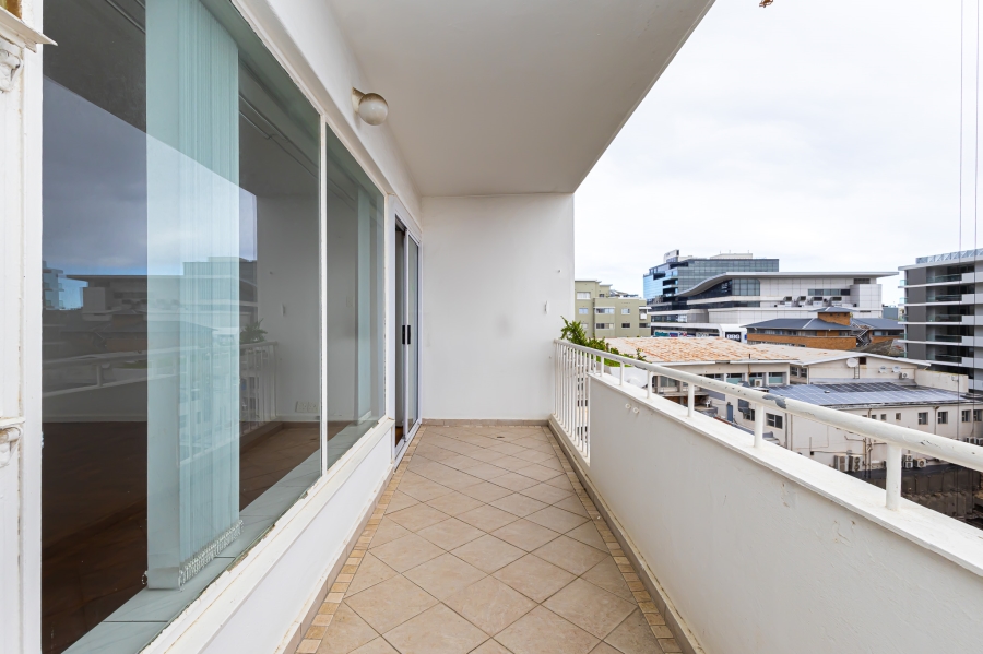 2 Bedroom Property for Sale in Sea Point Western Cape